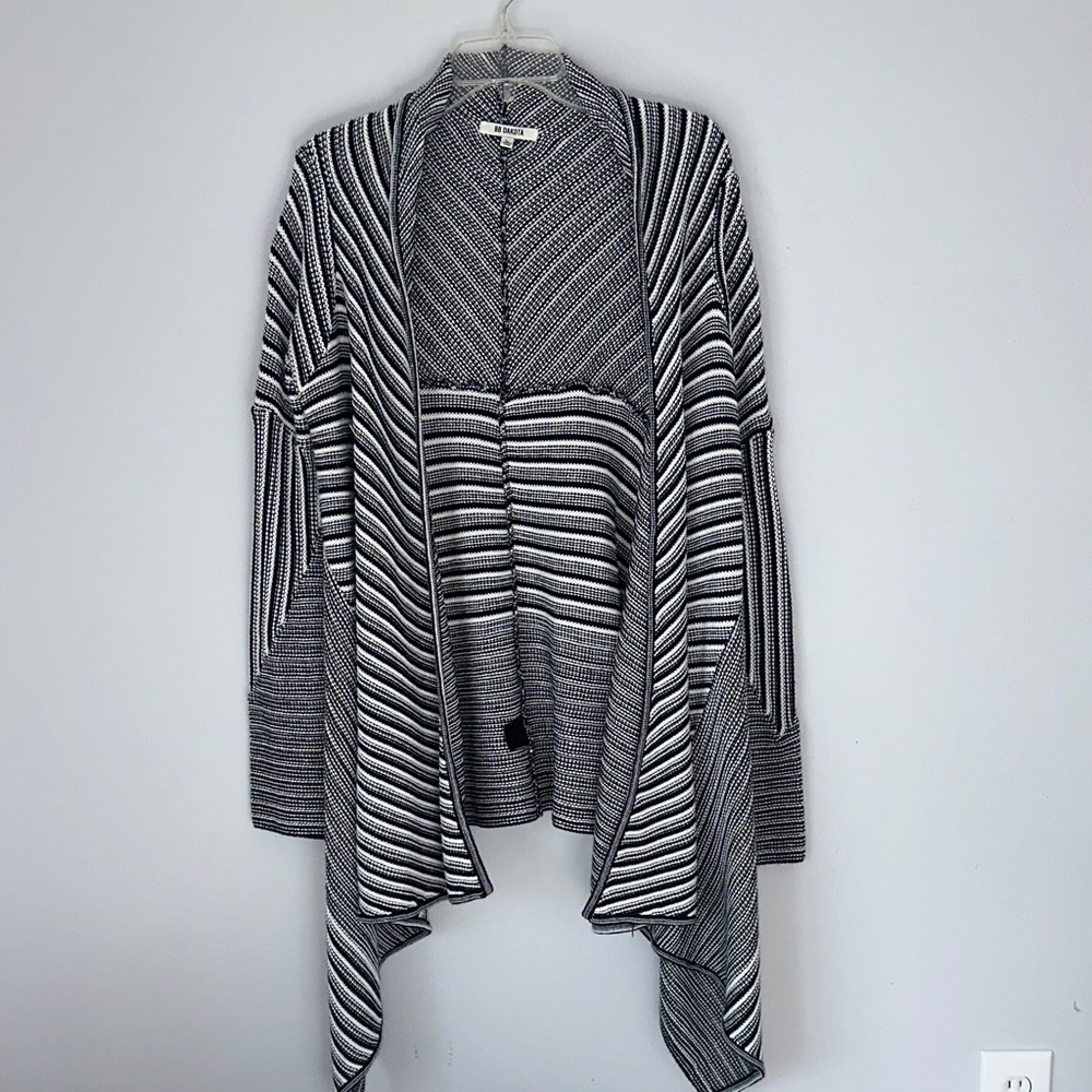 BB Dakota black and white sweater